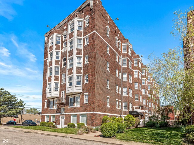 Building Photo - 230 E 9th St Unit 107