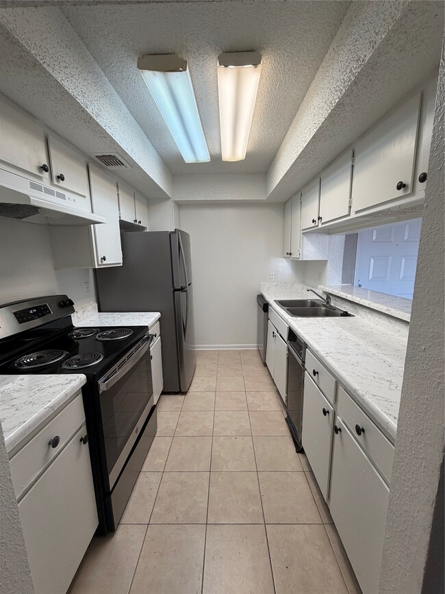 Photo - 2816 S Bartell Dr Unit 37