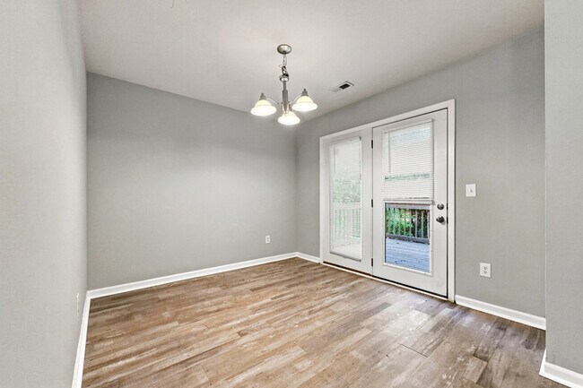 Photo - 8705 Mowbray Way