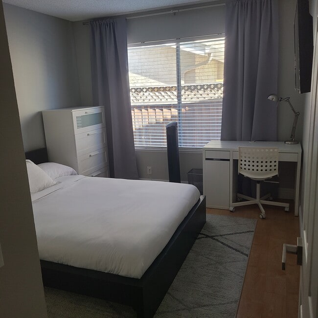 Building Photo - 460 Century Cross Ct Unit Room 2