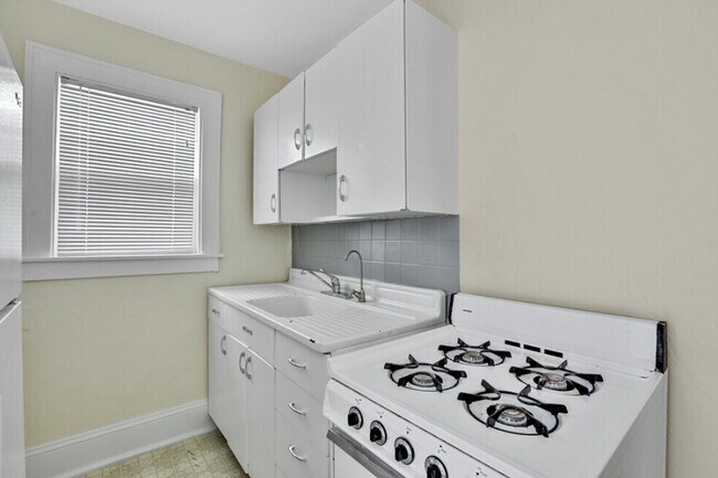 Photo - 212 W High St