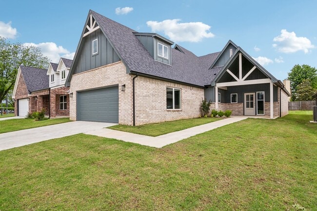 Building Photo - Spacious Home Minutes from Aspen Creek Elementary & Elam Park!