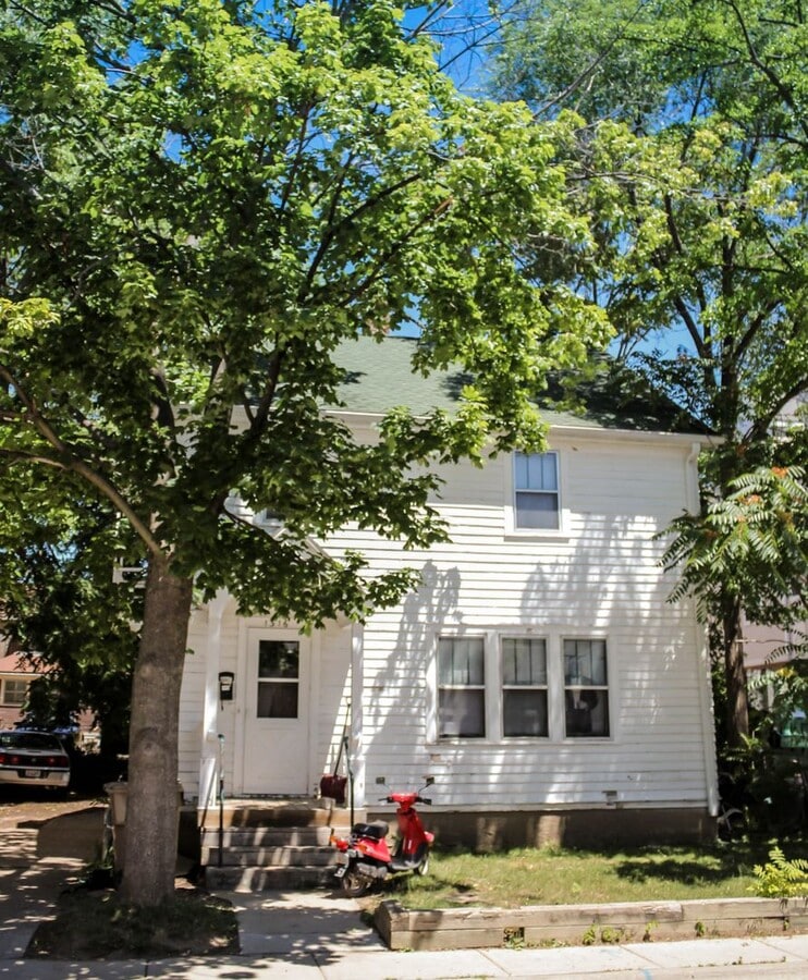 5 Bedroom in an Amazing Location! - 5 Bedroom in an Amazing Location!
