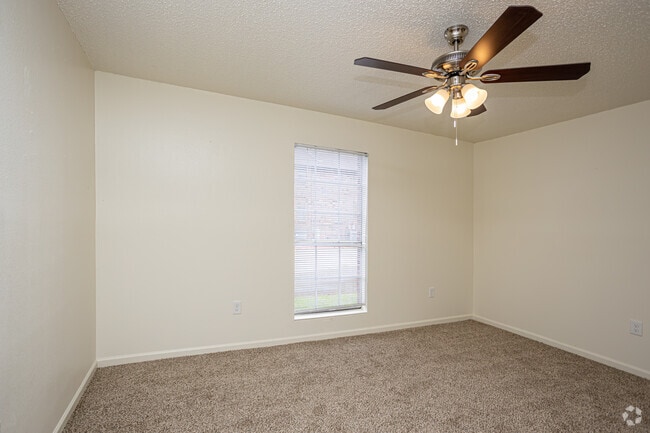 2BR, 2BA - 1,020SF