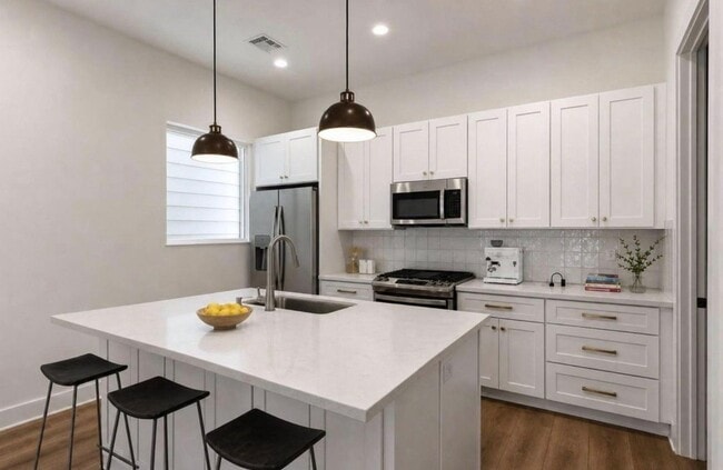 2806 Versailles Oak Ln
