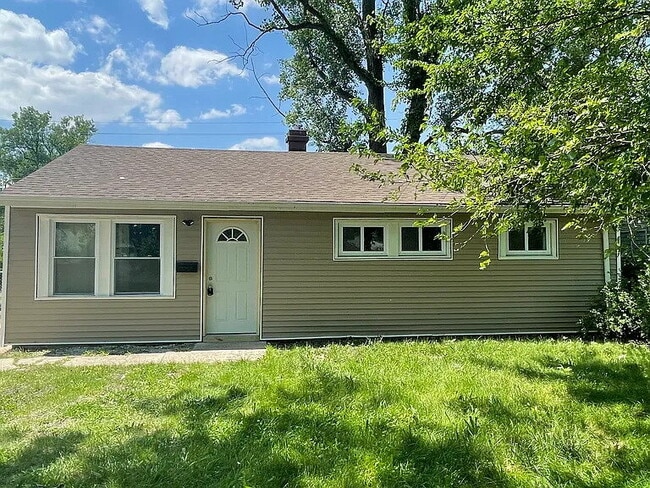 Building Photo - Beautiful three-bed property in Gary Rental