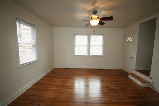 Photo - Perfect Floorplan! Walltown Duplex with All Appliances and Fenced Yd Unidad B