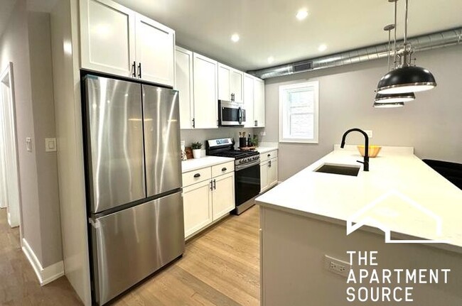 Building Photo - 2641 W Carmen Ave Unit 3 Rental