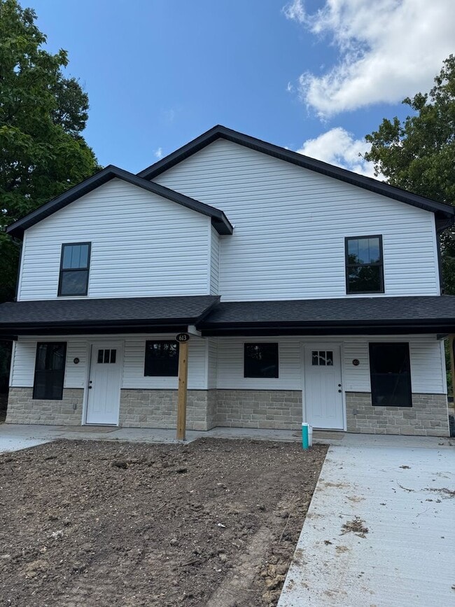Building Photo - 613 Oak St Unit 103 Rental