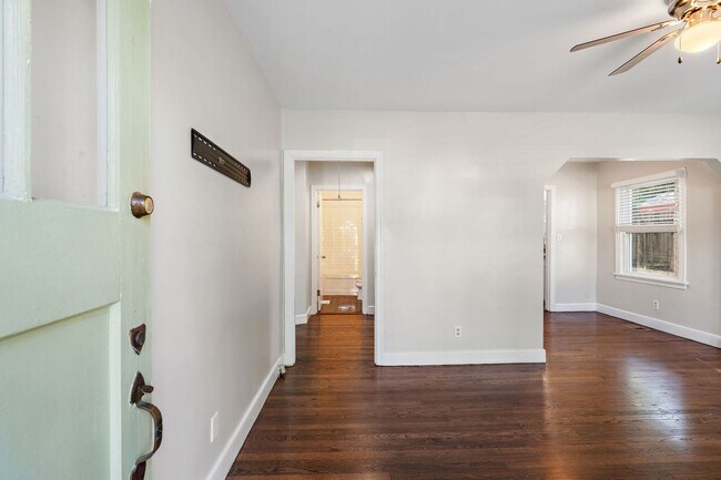 Photo - 2009 Oakwood Ave