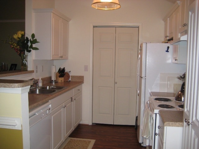 Photo - IMMACULATE END UNIT T.HOUSE STYLE CONDO