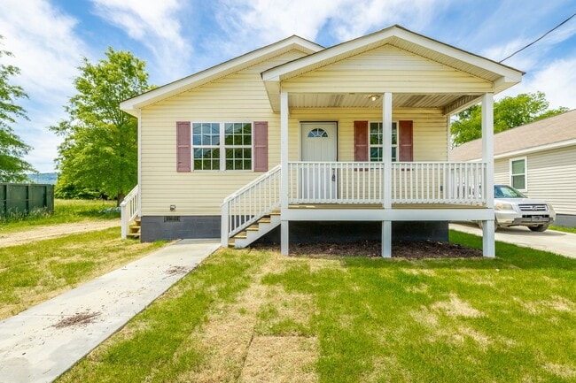 Photo - 4 bedroom 2 bath in the Southside (Mill Town)