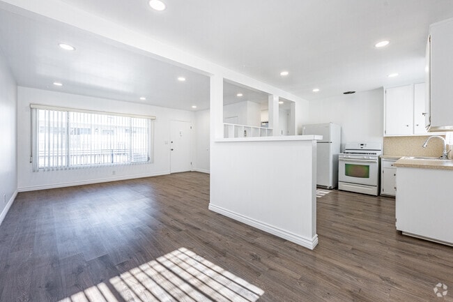 2BR, 1BA - 1,026SF - Dining Room - 521 N Marguerita Ave