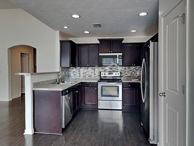 Photo - 123 Farmbrook Ct