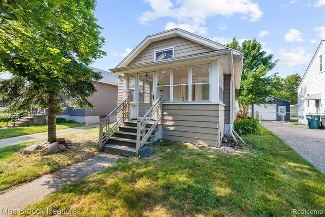 Photo - 520 E Hazelhurst St