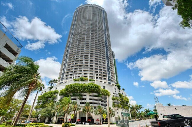 Building Photo - 1750 N Bayshore Dr Unit 3205 Rental