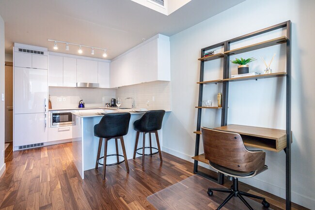 Photo - 10360-10102 102 St NW