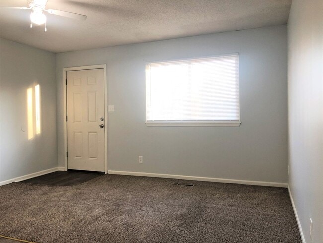 Building Photo - 536 Buttinger Pl Unit B