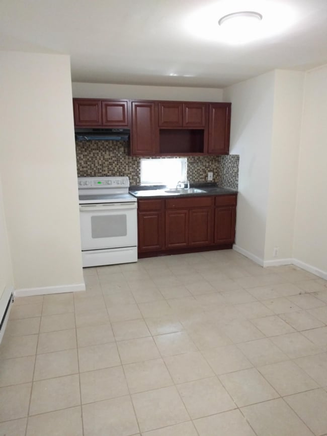 Building Photo - 6012 Irving St Unit - 2