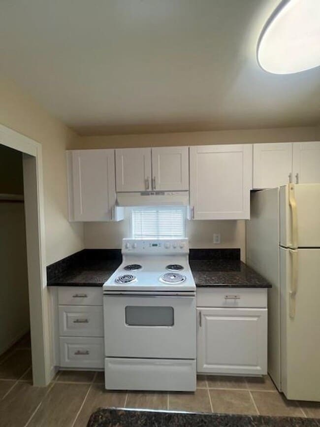 Photo - REMODELED 2 BED UNIT W/ GARAGE!