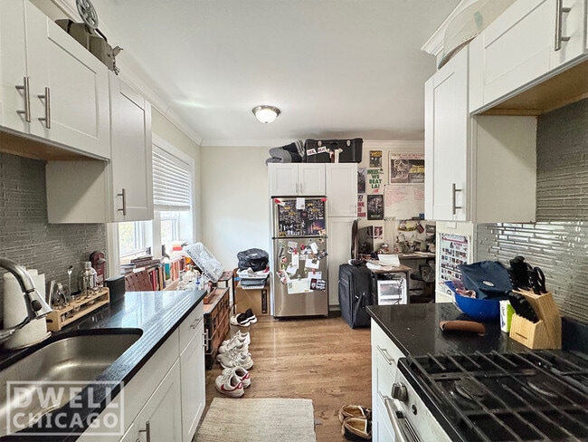 Building Photo - 3820 N Greenview Ave Unit 1 Rental