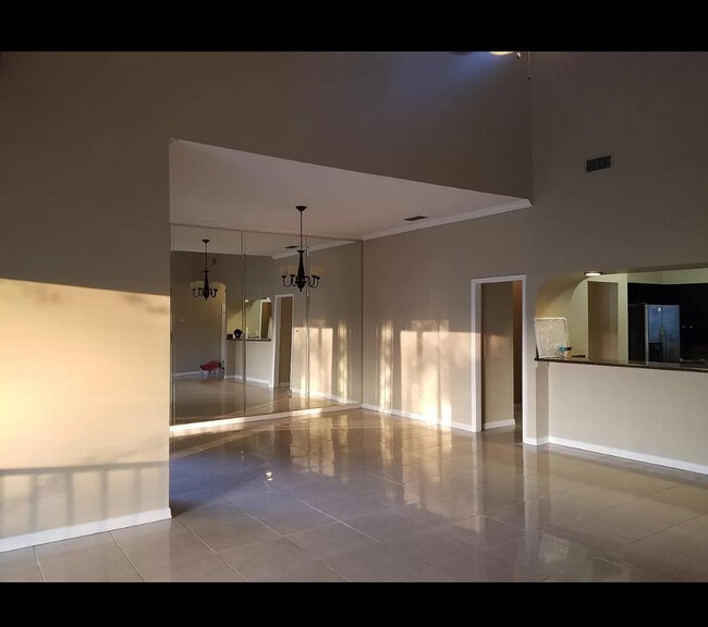 Building Photo - 40 Alvarado Ave Rental