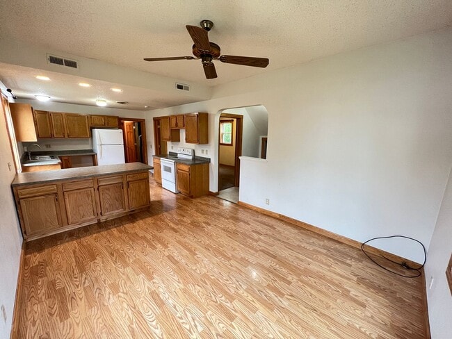1227 Grand Ave