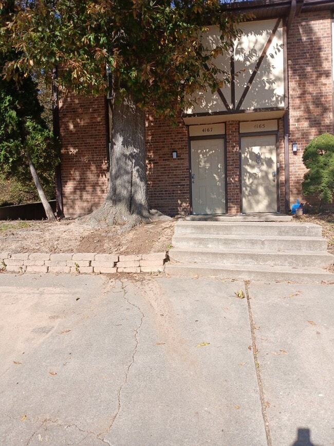 Building Photo - Two Level Condo in SW Columbia