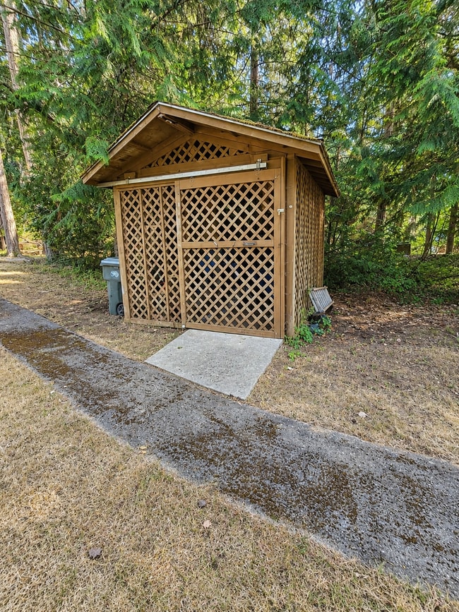 Photo - 17805 Overlake Ct SE