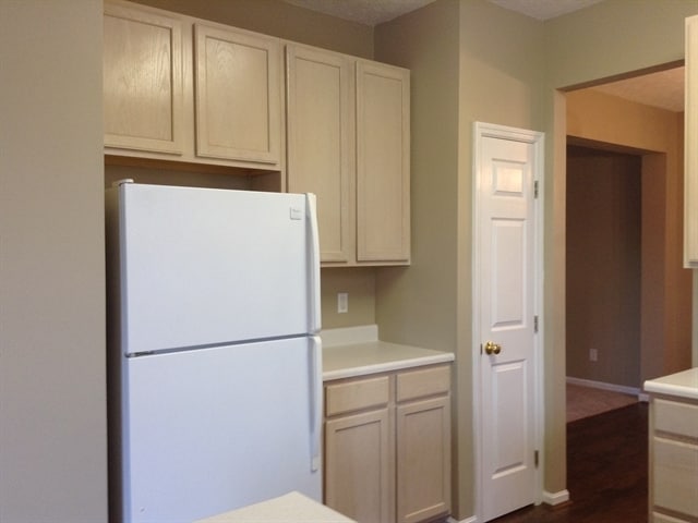 Photo - 684 Linden Creek