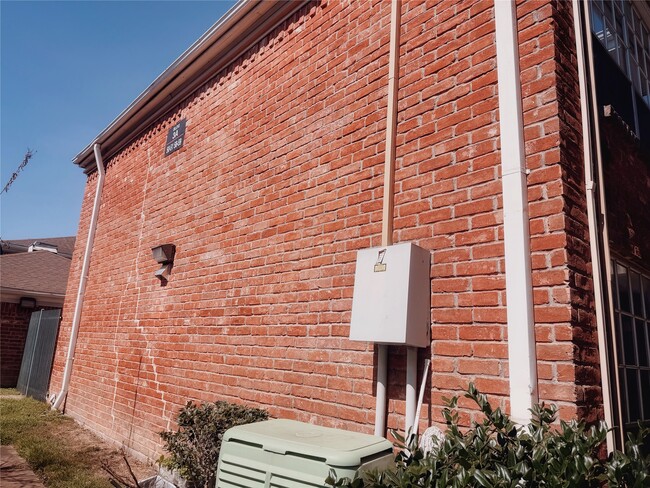 Photo - 9201 Clarewood Dr Unit 58