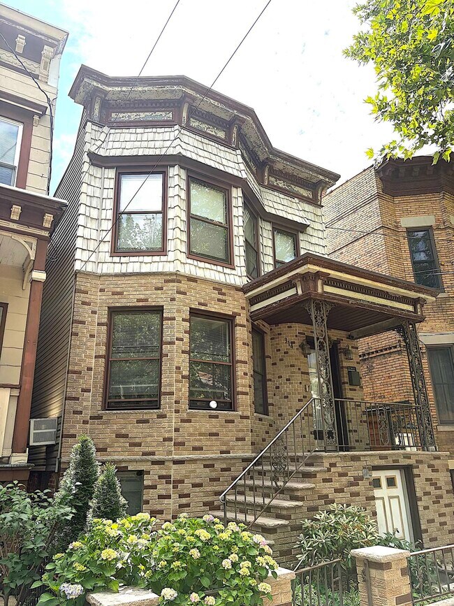 Building Photo - 314 Webster Ave Unit 2