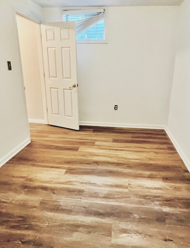 Photo - 9538 Clematis St