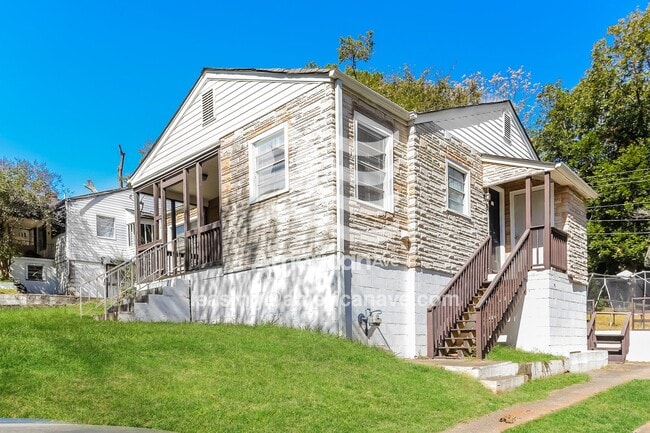 Photo - 9040 Belvoir Dr