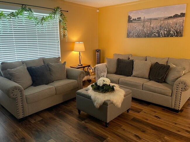 Building Photo - 7141 N 16th St Unit FURNISHED Phoenix Condo