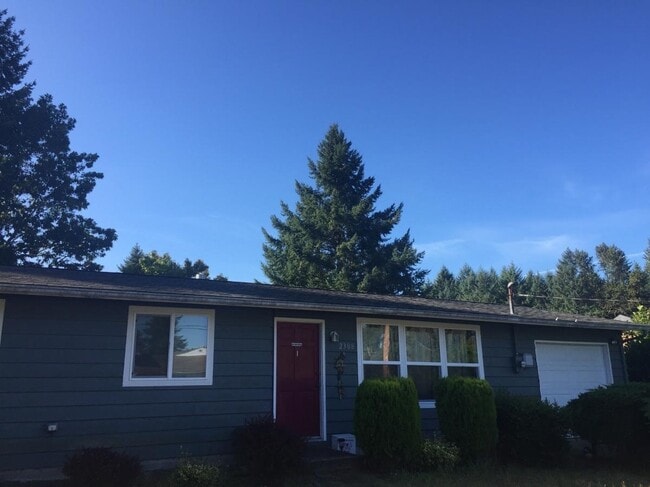 Building Photo - 2308 Maple Ln