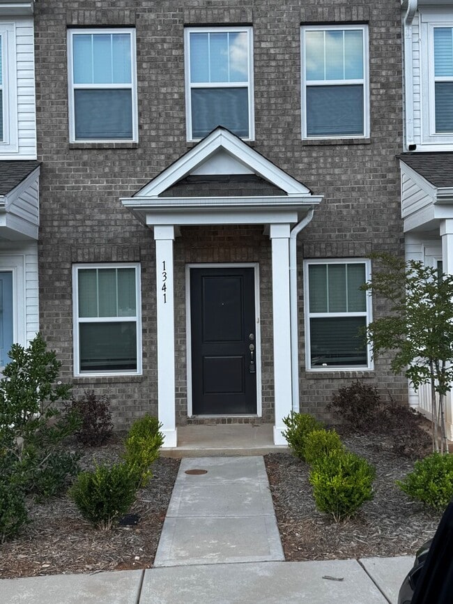 2 Bedroom Townhome in Lowell (Minutes from... - 2 Bedroom Townhome in Lowell (Minutes from...