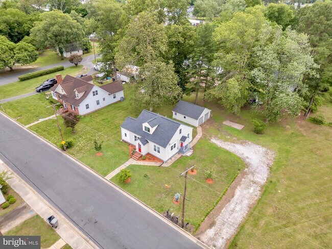 Photo - 202 Oak St