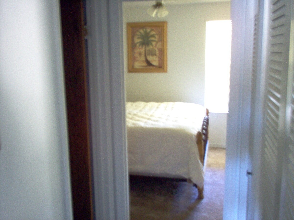 Master - Mirror Lake Manor