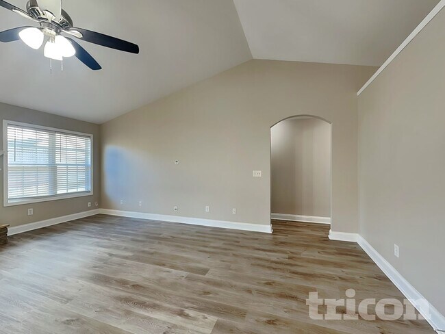 Photo - 1916 Roxey Ln