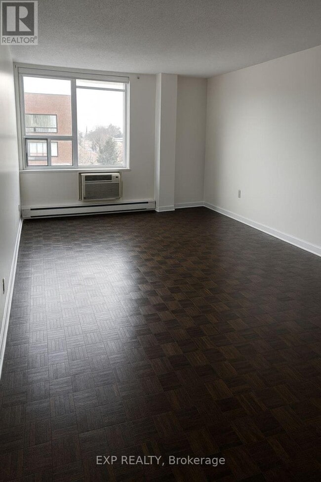 Photo - 650 Briar Hill Ave Unité 802