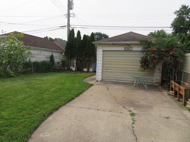 Photo - 6957 W Fletcher St