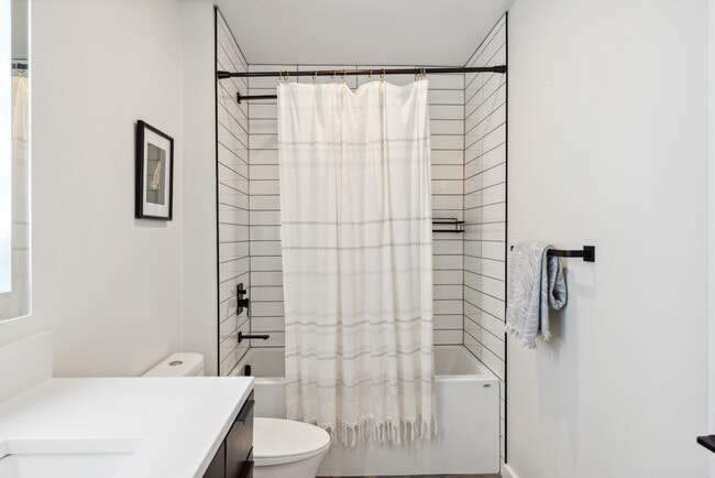 Photo - 580 Enterprise Blvd