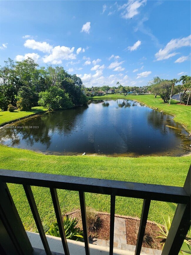 8460 Casa Del Lago Condo Unit H Condo for Rent in Boca Raton, FL