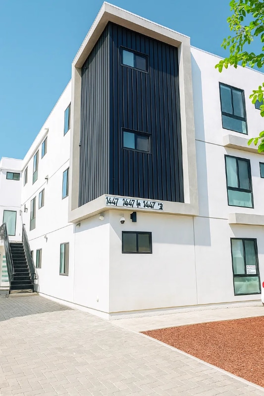 Building Photo - 1447 W 36th Pl Unit 101 Rental