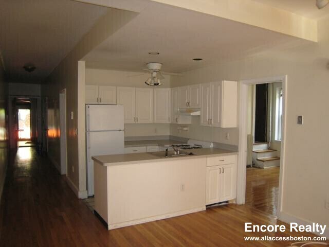 Building Photo - 62 Egmont St Unit 2