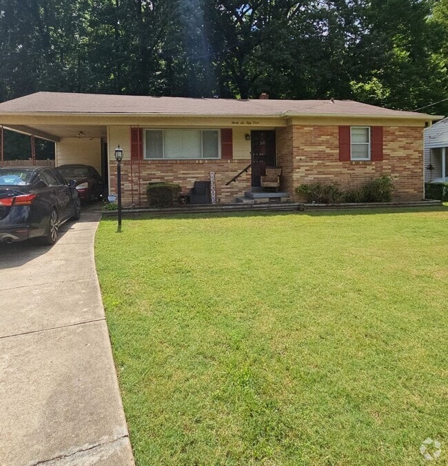 Building Photo - 4 Success is offering this 4 bedroom 2 bat... Rental