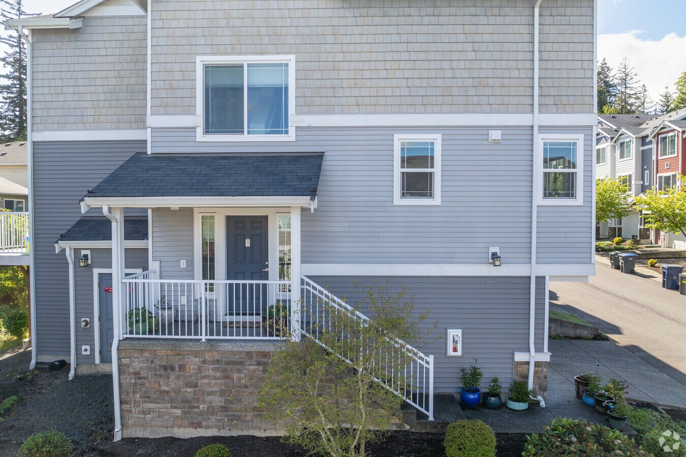 Entrada - Dunhill Terrace