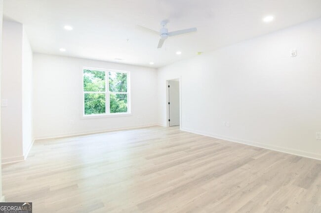 Building Photo - 260 Martha Dr