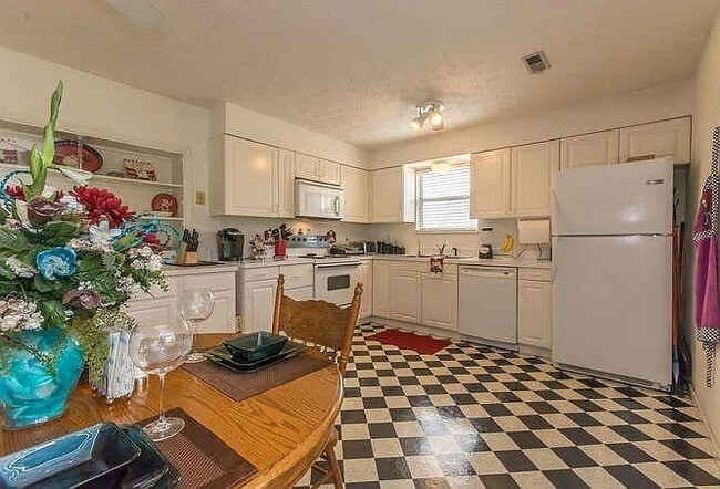 6015 Morning Glory Pl